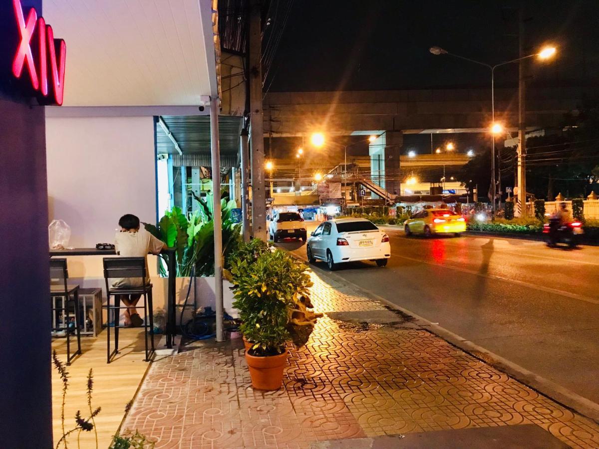 Dragon XIV Hostel Bangkok Bagian luar foto