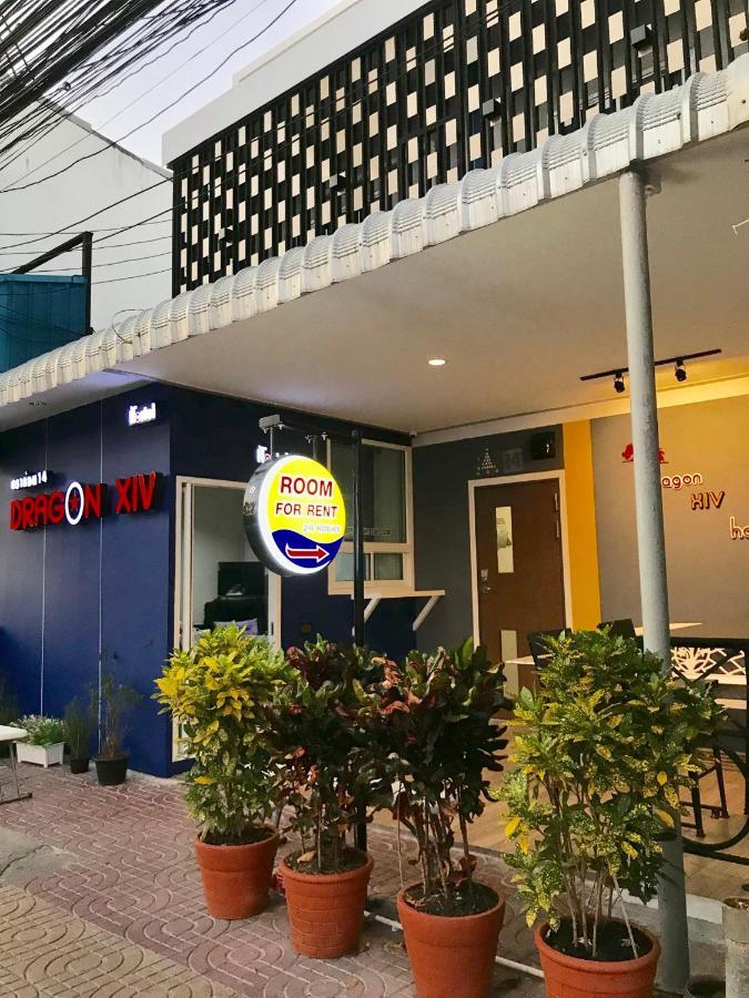 Dragon XIV Hostel Bangkok Bagian luar foto