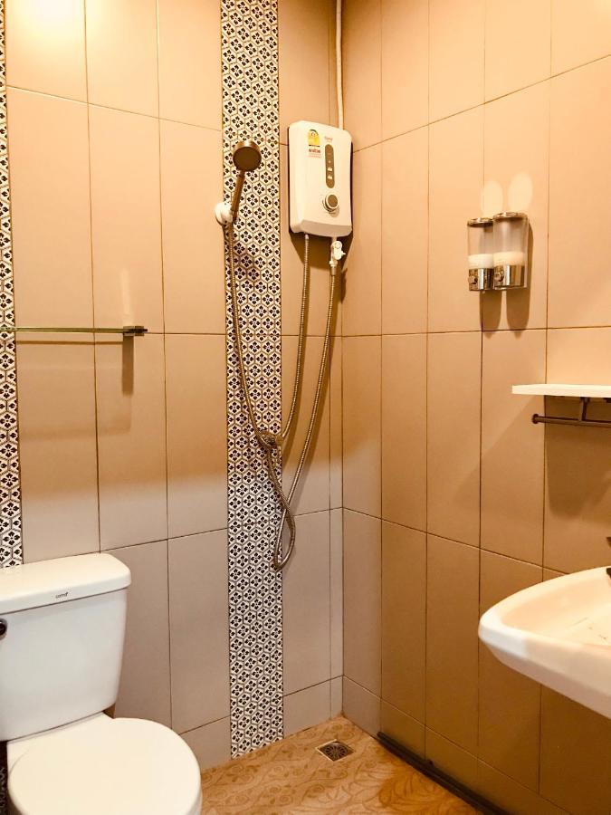 Dragon XIV Hostel Bangkok Bagian luar foto