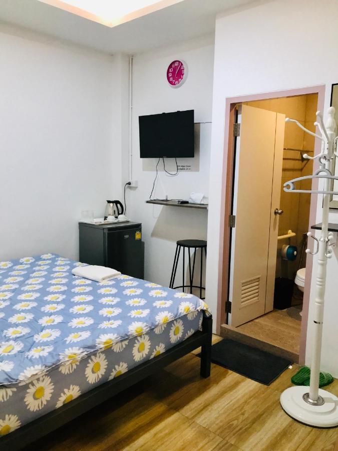 Dragon XIV Hostel Bangkok Bagian luar foto