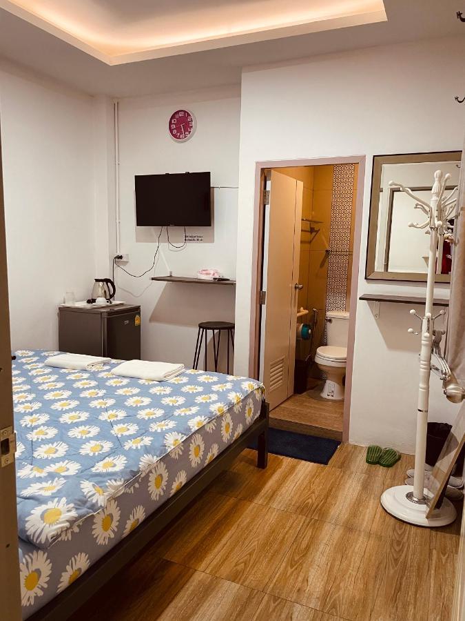 Dragon XIV Hostel Bangkok Bagian luar foto