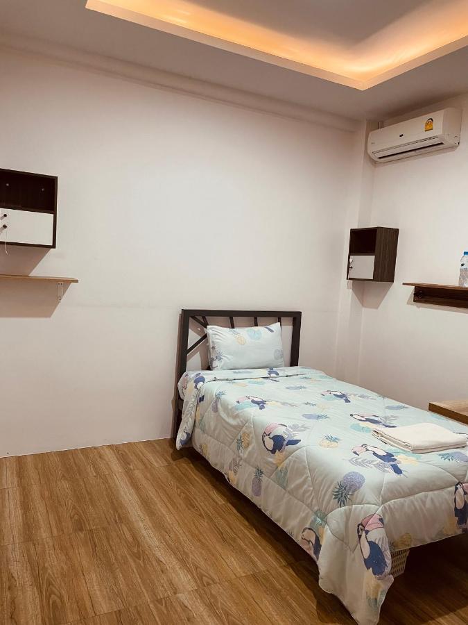 Dragon XIV Hostel Bangkok Bagian luar foto