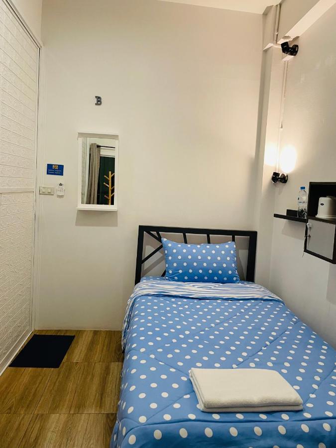 Dragon XIV Hostel Bangkok Bagian luar foto
