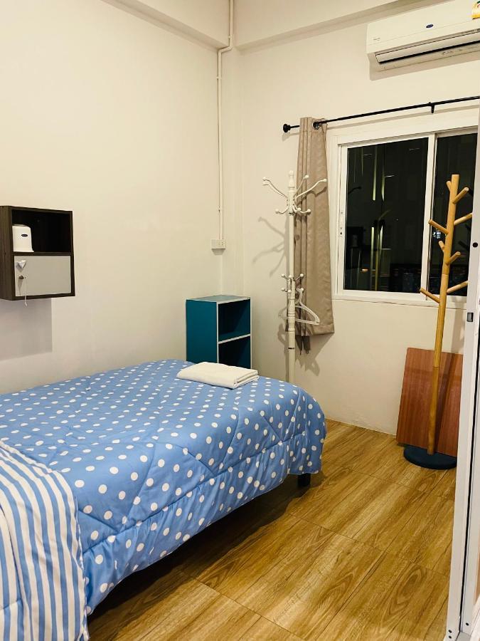 Dragon XIV Hostel Bangkok Bagian luar foto