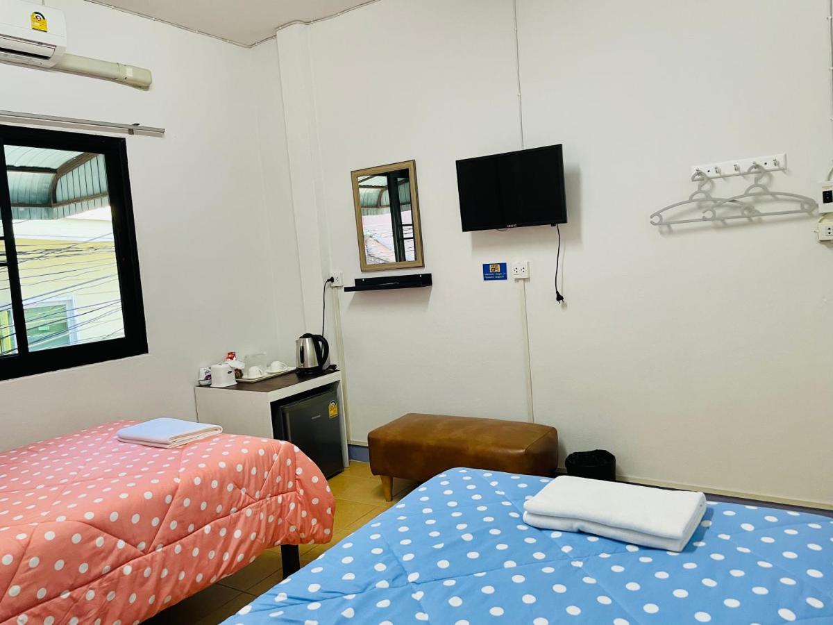 Dragon XIV Hostel Bangkok Bagian luar foto