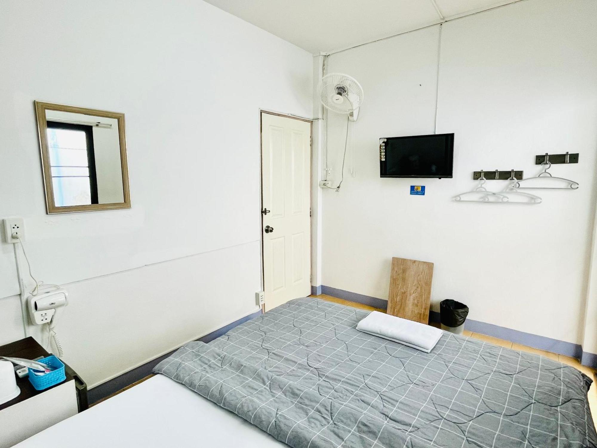 Dragon XIV Hostel Bangkok Bagian luar foto