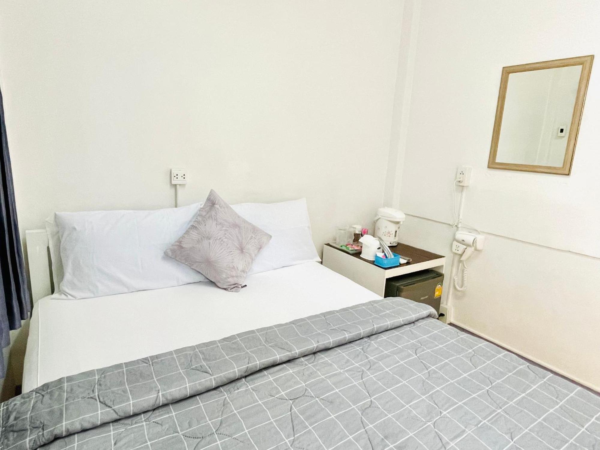Dragon XIV Hostel Bangkok Bagian luar foto