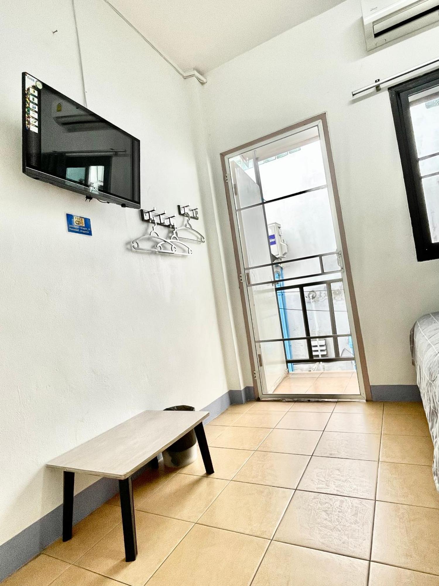 Dragon XIV Hostel Bangkok Bagian luar foto