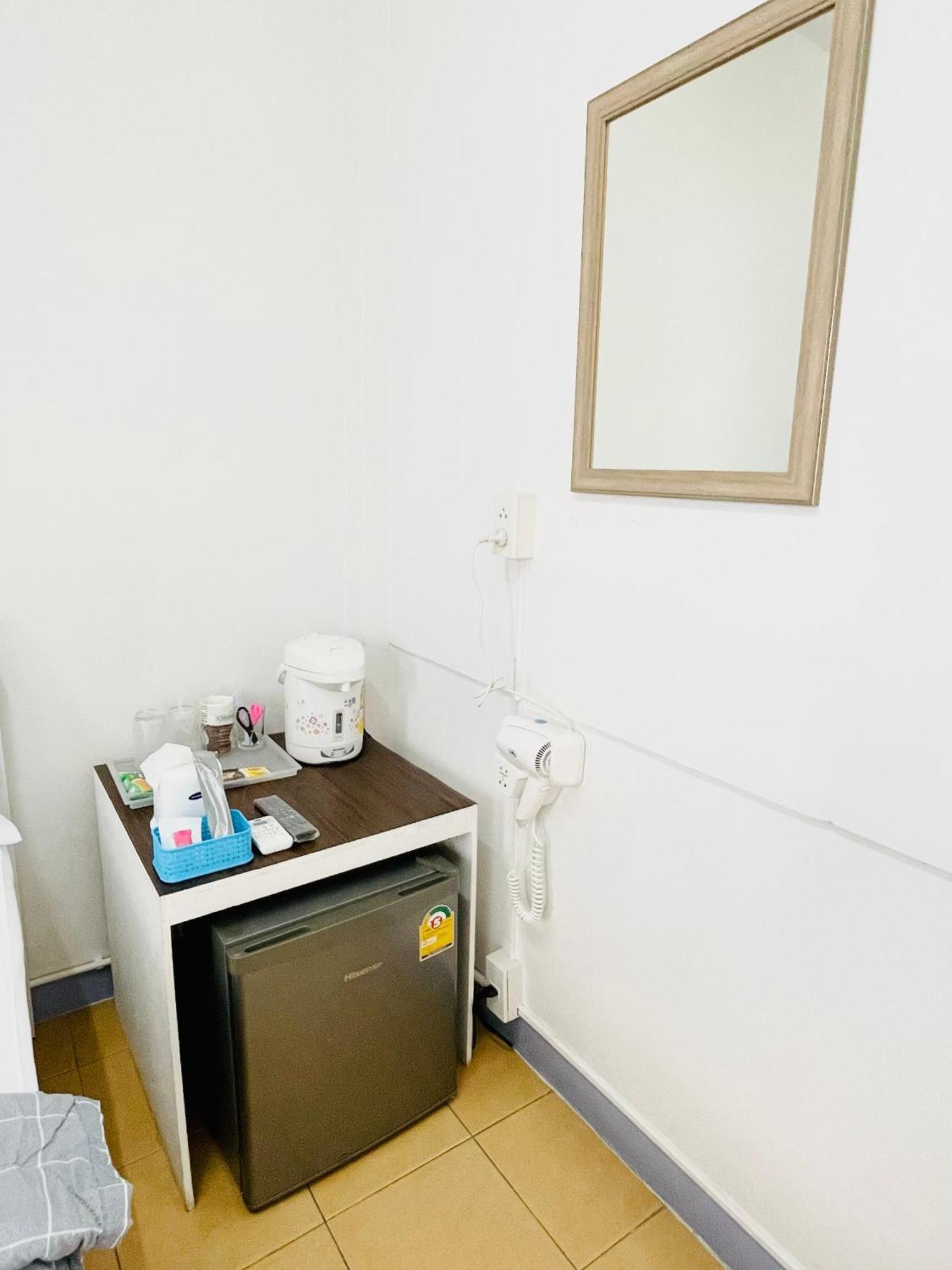 Dragon XIV Hostel Bangkok Bagian luar foto