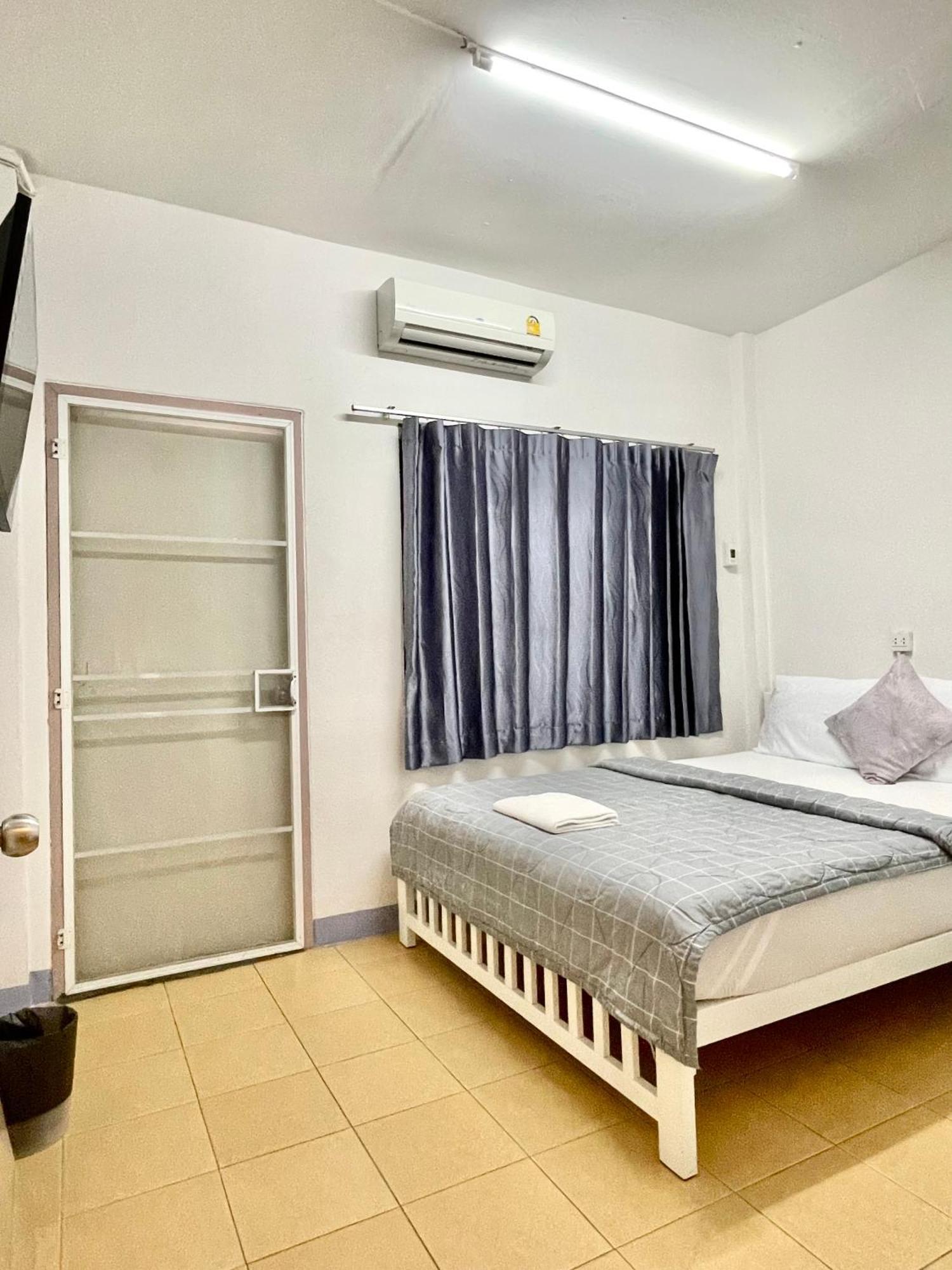 Dragon XIV Hostel Bangkok Bagian luar foto