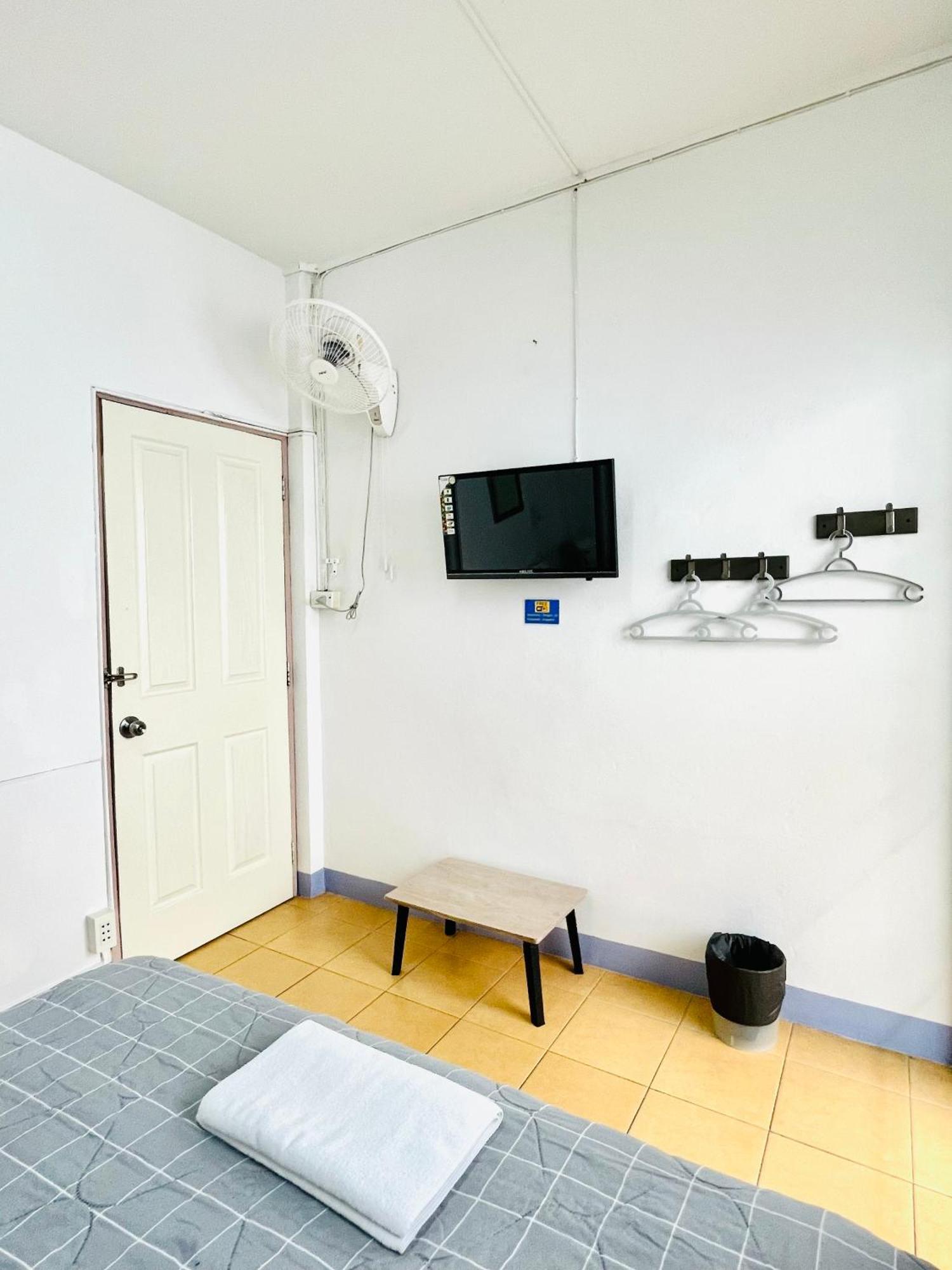 Dragon XIV Hostel Bangkok Bagian luar foto