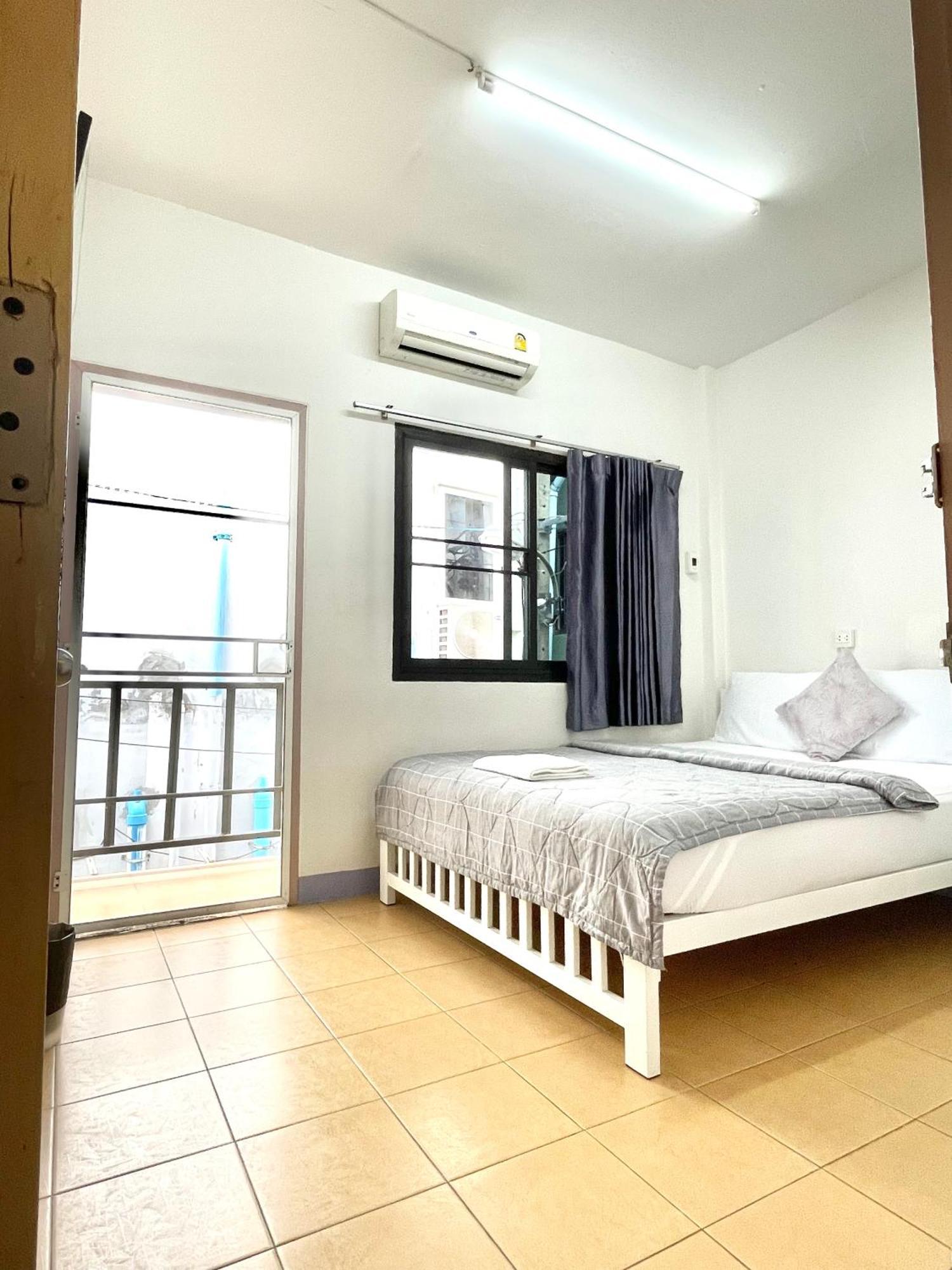 Dragon XIV Hostel Bangkok Bagian luar foto